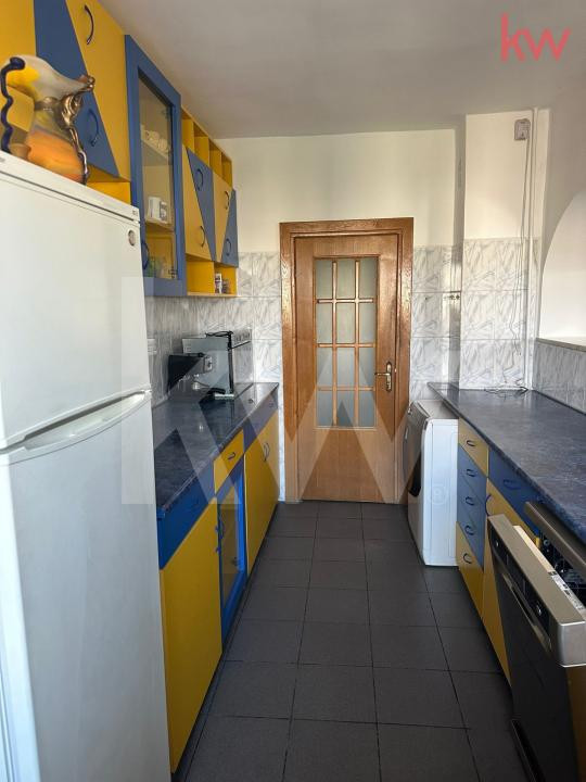 Apartament  4 camere transformat in 3 camere Calea Bucuresti. Macdonald's