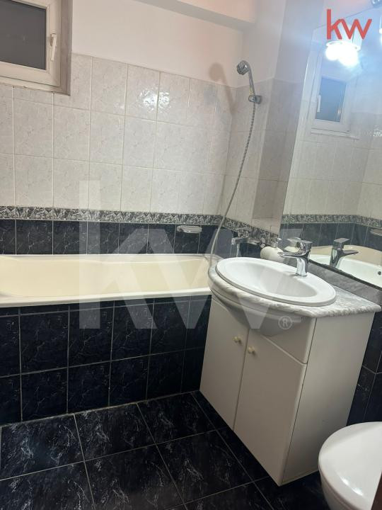 Apartament  4 camere transformat in 3 camere Calea Bucuresti. Macdonald's