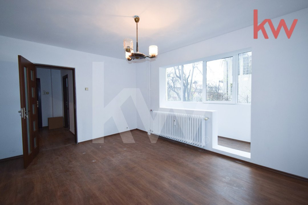 Apartament 3 camere decomandat,  semicentral Str. Dezrobirii,  renovat
