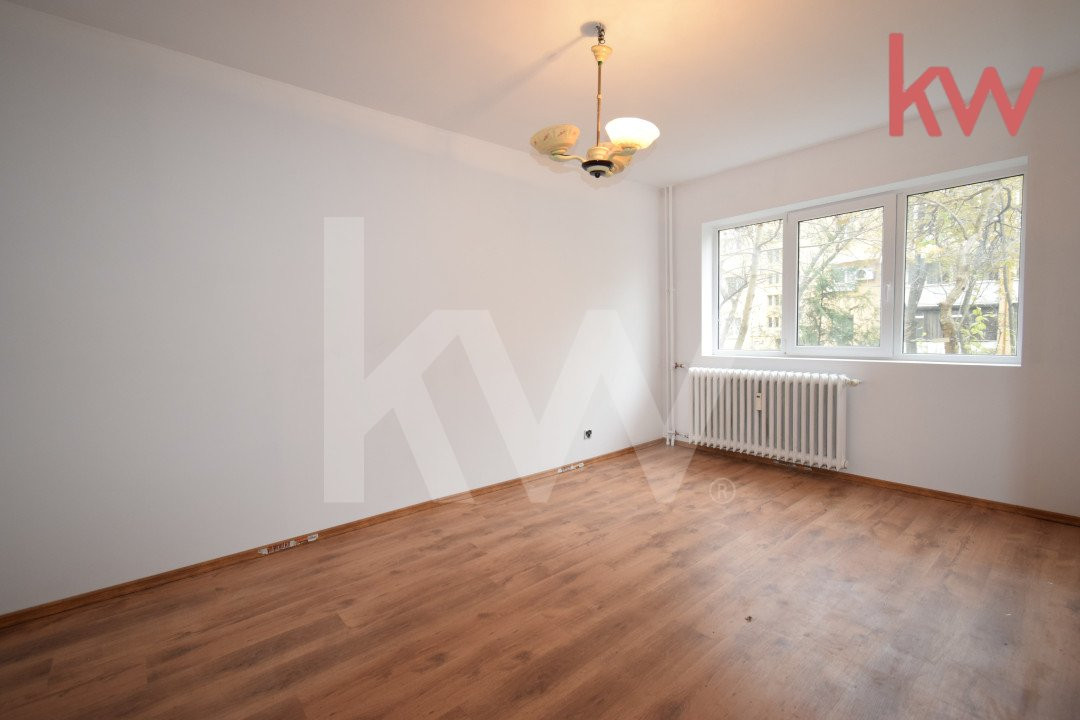 Apartament 3 camere decomandat,  semicentral Str. Dezrobirii,  renovat