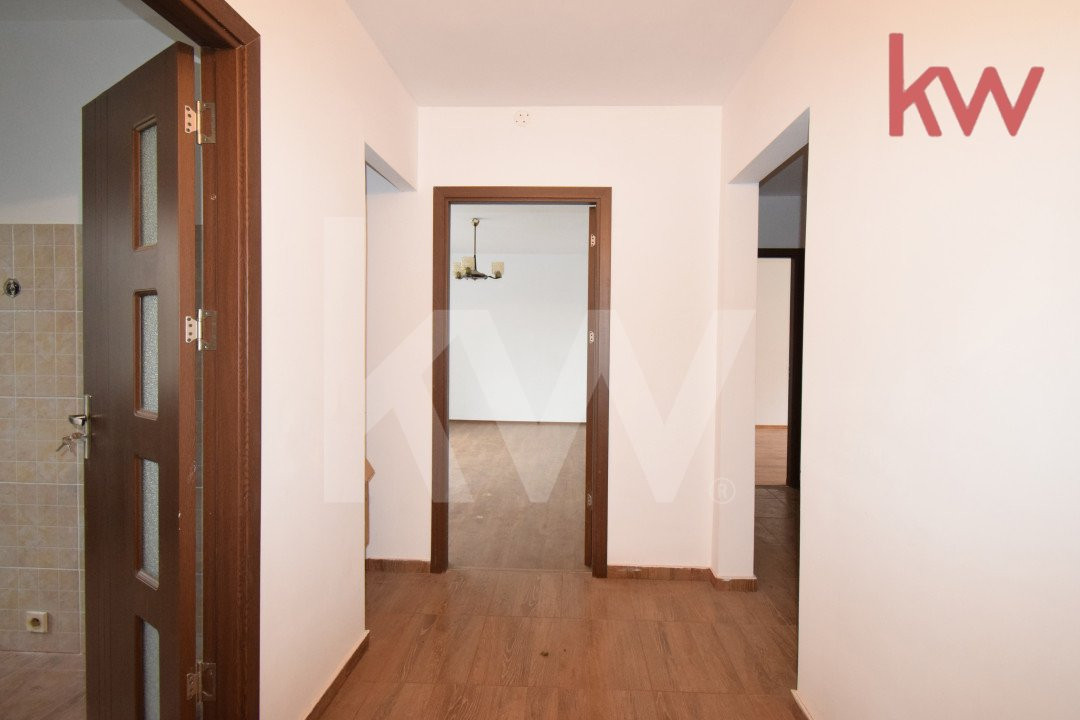 Apartament 3 camere decomandat,  semicentral Str. Dezrobirii,  renovat