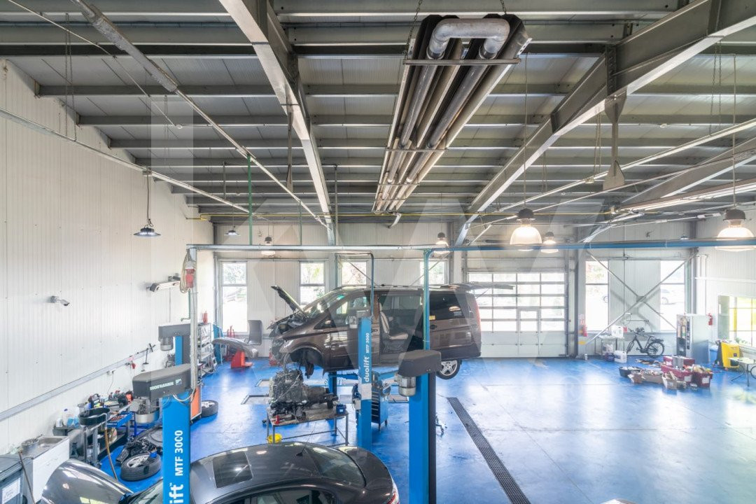 Showroom - Service auto cu structură metalică și dotări avansate 