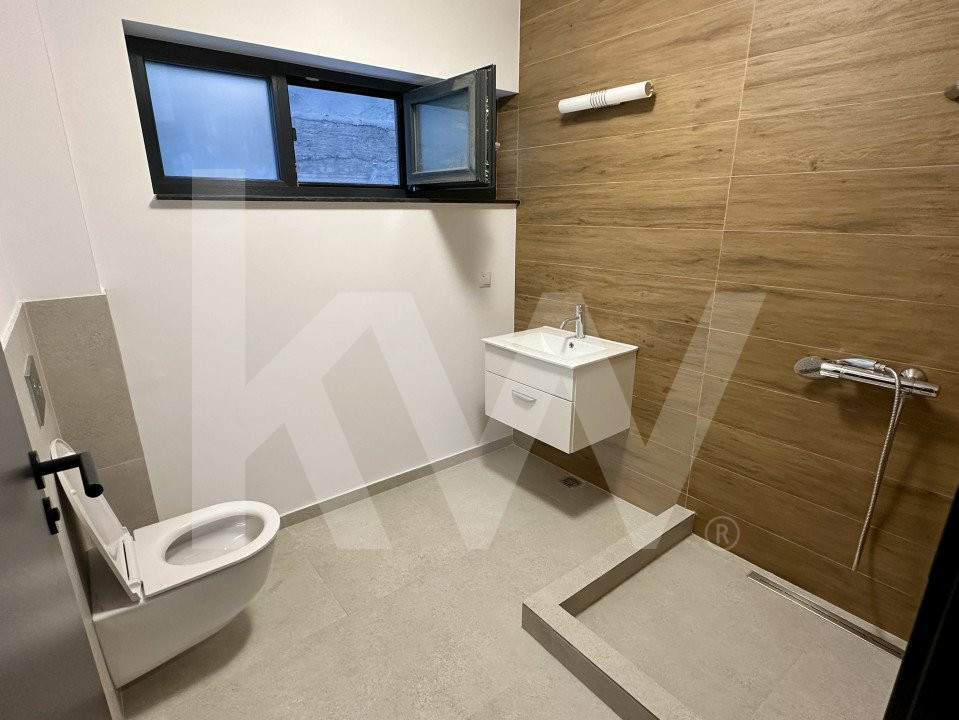 Spațiu stradal premium pretabil cabinet medical/birouri - zonă centrală