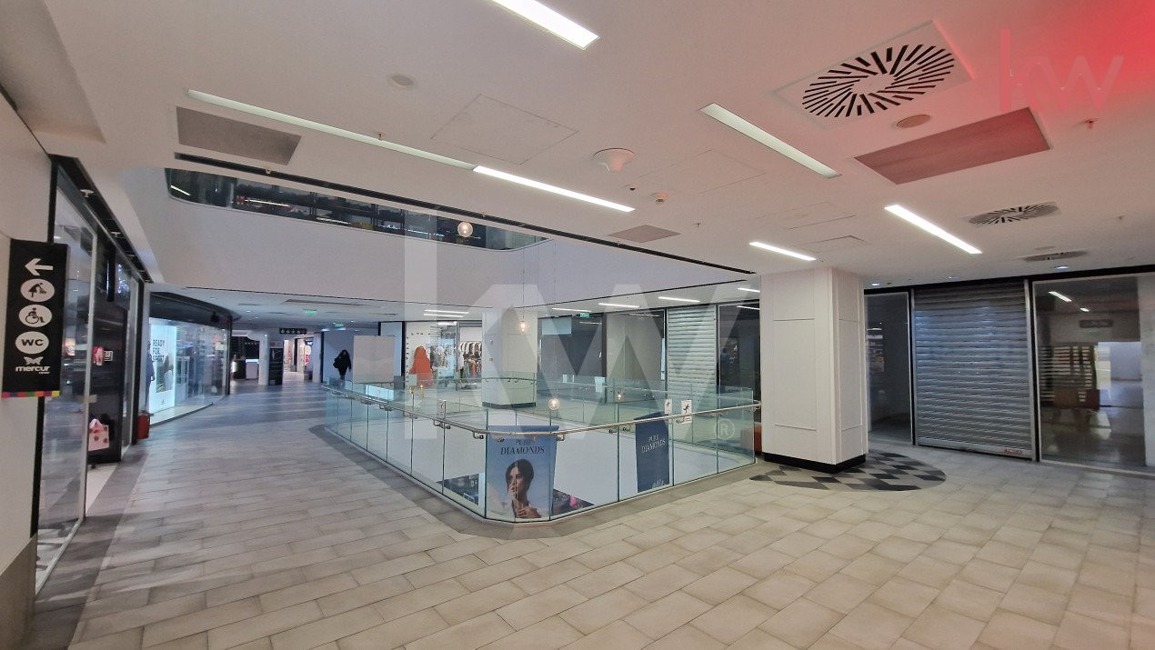 Spatii de inchiriat in complexul comercial Mercur la etajul 1