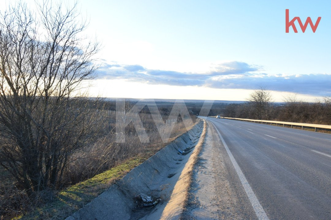 Teren intravilan 1600mp, deschidere 13mp, Carcea