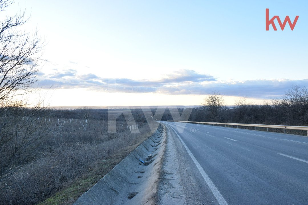 Teren intravilan 1600mp, deschidere 13mp, Carcea