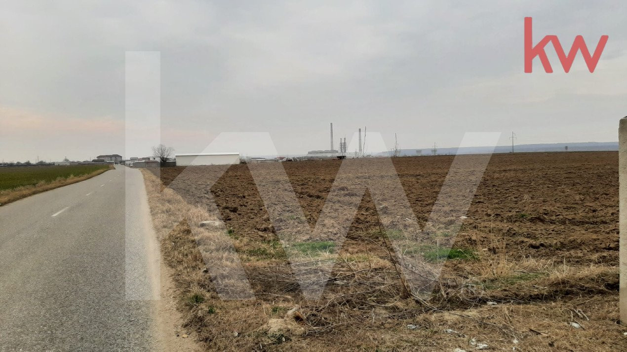 Teren intravilan , Isalnita ,pretabil constructii dezvoltatori , parcelabil 